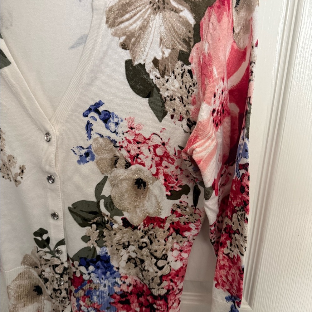 White House Black Market Floral Cardigan in Red and Blue - Picture 2 of 6
